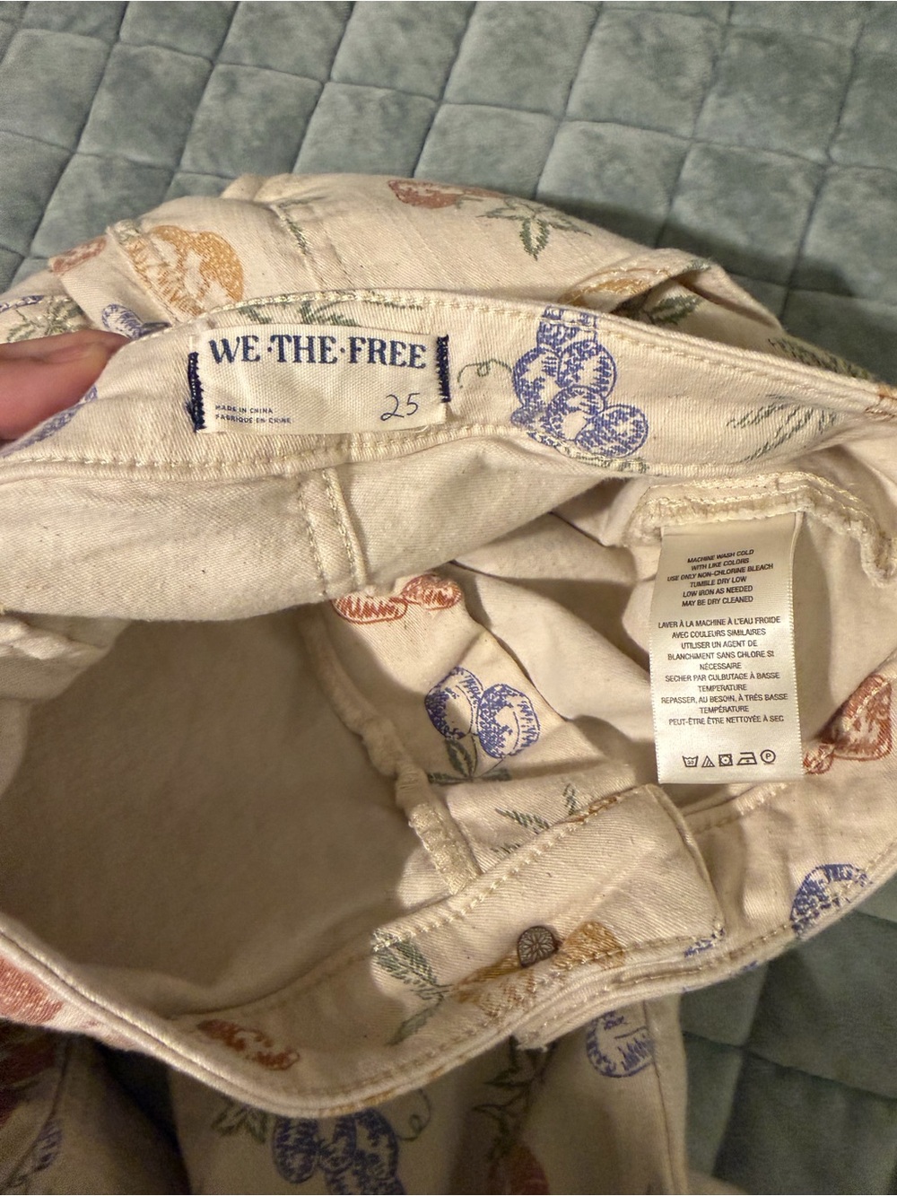 We The Free Just Float On Flare Jeans - size 25 - Picture 4 of 4